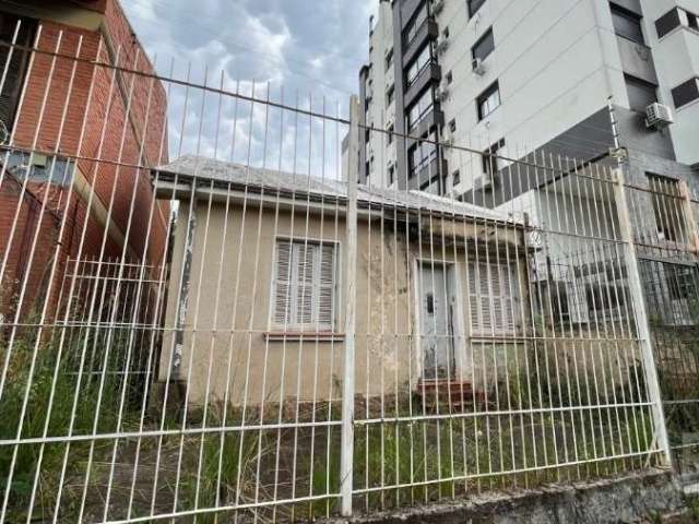 Casa de alvenaria, com 2 quartos.&lt;BR&gt;Agende sua visita!&lt;BR&gt;&lt;BR&gt;O bairro Menino Deus em Porto Alegre está próximo aos bairros Centro Histórico,&lt;BR&gt;Praia de Belas, Azenha e Cidad