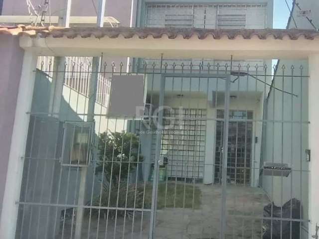 CASA RESIDENCIAL ou COMERCIAL - com dois pavimentos, 4 salas, ótima para consultório dentário  ou  escritório. Terraço com churrasqueira, ótima vista. Tem 1 vaga de garagem.&lt;BR&gt;Precisa de reform