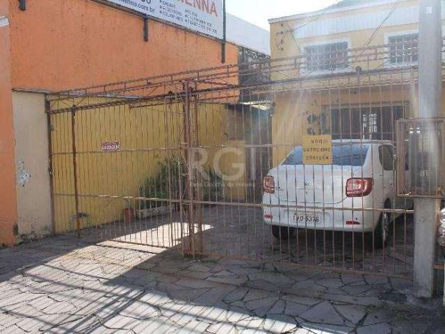 Terreno localizado no Bairro Azenha para Comprar ,  mede 6,6x88m, possui 2 casas de alvenaria e duas entradas, uma pela Av. Dr. Carlos Barbosa e outra pela Rua Florianópolis. Agende já sua visita