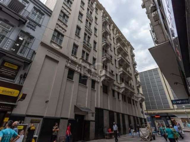 Excelente prédio comercial de esquina, localizado no coração do Centro Histórico, fazendo frente à Rua Uruguai, com cerca de 1.768m², dois elevadores, espera para splits, diversas salas, banheiros mas