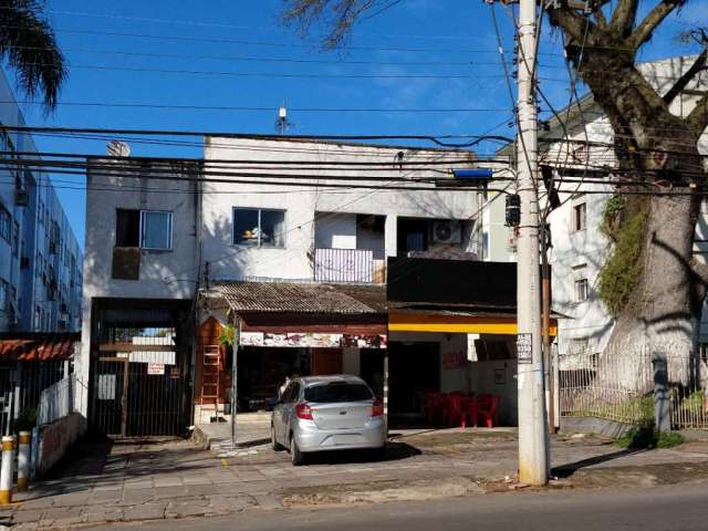 Prédio à venda localizado na Rua Coronel Massot, no bairro Cristal, em Porto Alegre. Com área total de 923,36m² e área privativa de 381,67m², o imóvel possui 2 andares e está em bom estado de conserva