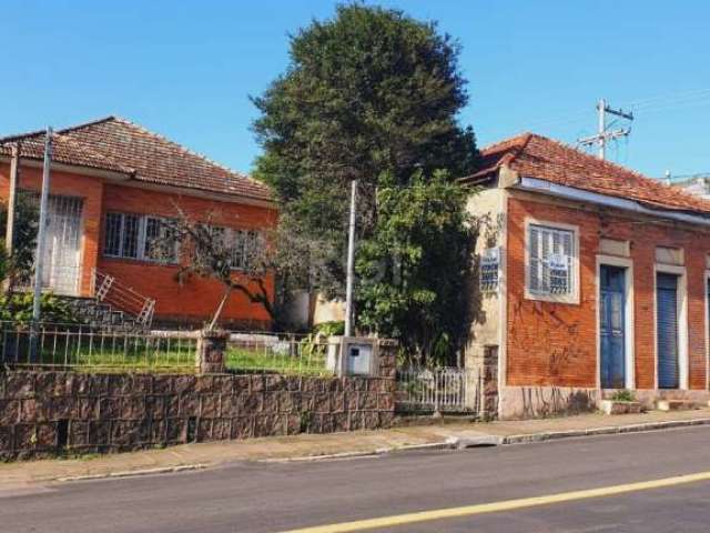 Ótima oportunidade de adquirir uma casa comercial à venda na Avenida Wenceslau Escobar, no bairro Tristeza em Porto Alegre. Com área total de 277.2m² e localizada em frente, este imóvel é ideal para q