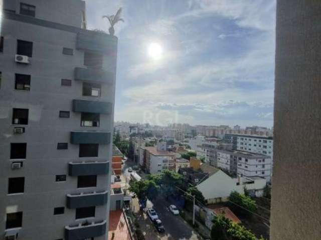 Excelente apartamento de dois quartos, sendo uma suíte, sala ampla integrada à sacada com dois ambientes definidos, churrasqueira, hall de entrada, cozinha montada com móveis sob medida, área de servi