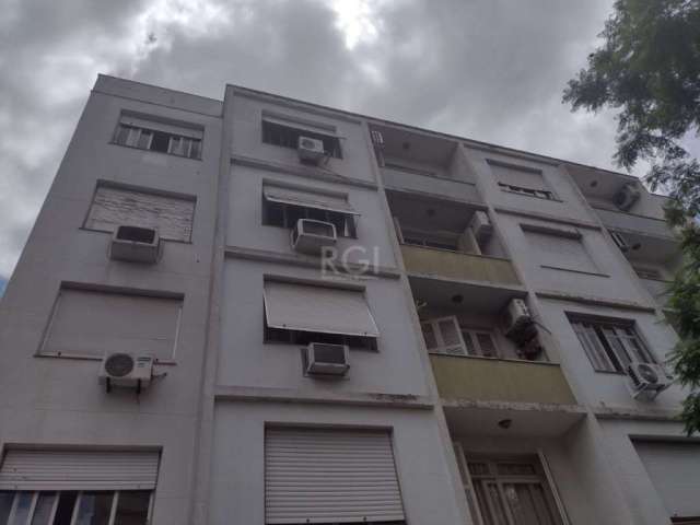 Apartamento bairro Santana, próximo ao Parq. da Redenção, Porto Alegre, 3 dormitórios, sacada, ampla sala social 2 ambientes, cozinha, piso parquet, área de serviço, banheiro social, banheiro auxiliar