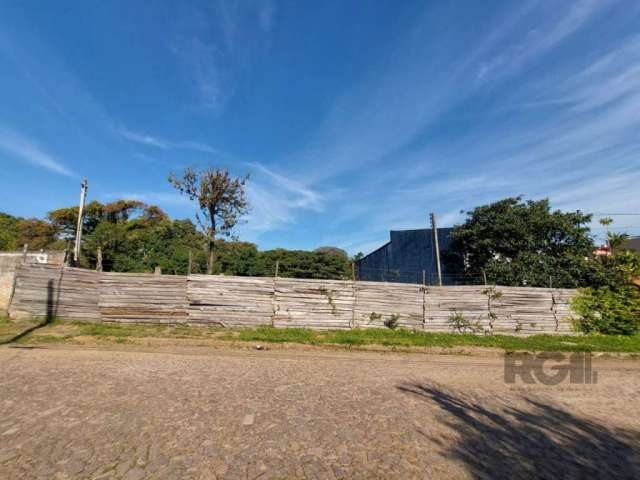 Ótima oportunidade - terreno com mais de 1.300 m² que pode ser com finalidade comercial ou residencial  &lt;BR&gt;    &lt;BR&gt;A poucos metros da Avenida Teresópolis e mercado Super Três, nas proximi