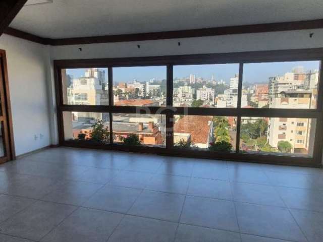 Linda Cobertura no bairro Menino Deus em Porto Alegre, com 249m² de área privativa distribuídos em 3 quartos , sendo um suíte com sacada, banheiro social, sala para 2 ambientes, cozinha com móveis pla