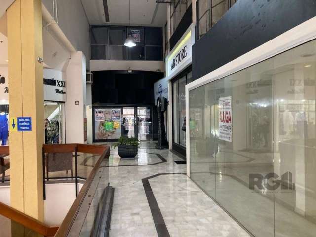 EXCELENTE LOJA COM SOBRELOJA E MEZANINO NA GALERIA FLORÊNCIO YGARTUA - Imóvel com 88 mts privativos, com sobreloja e mezanino. No coração do Bairro Moinhos de Vento.