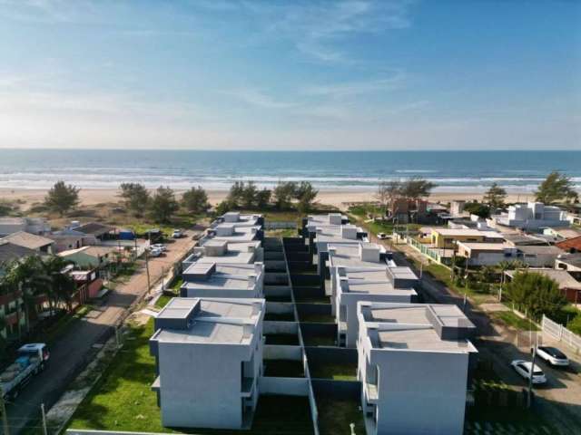 Sobrado  a 1 quadra do mar de 3D , sendo 1suíte, living com 2 ambientes, cozinha americana, páteo nos fundos, banheiro social, acabamento de alto padrão, vista para o mar num bairro super tranquilo.&l