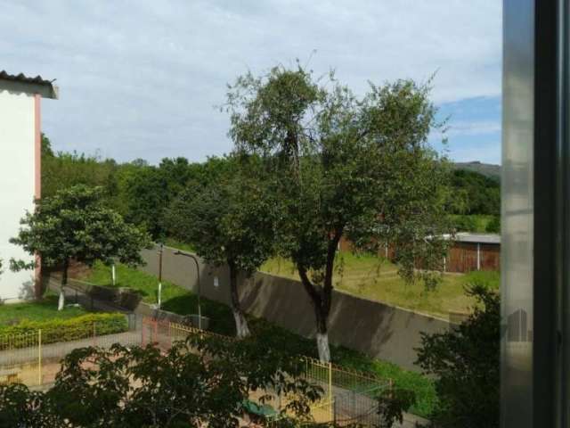 Ótimo apartamento, com boa circulação, ventilado, com 03 dormitórios, em local tranquilo e de fácil acesso ao transporte público.&lt;BR&gt;Vale a pena conferir!