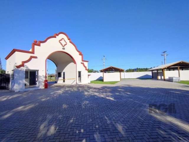 Terreno em condomínio fechado de alto padrão na praia de Arroio Teixeira . Condomínio com infraestrutura completa: piscinas, salões de festas, quadras esportivas, espaço kids, playground, espaço fitne