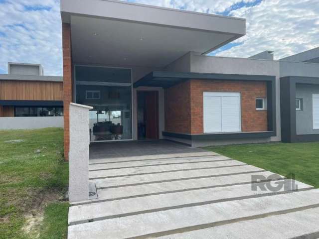 Encante-se com esta deslumbrante casa de condomínio à venda no Cond. Sunset, situado na rua Rio Camisas, no coração do Centro de Xangri-Lá, RS. &lt;BR&gt;Este imóvel espaçoso e elegante oferece o conf