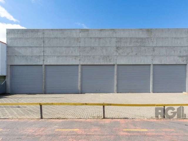 Excelente loja em *fase final de construção*, com cerca de 534,25m² privativos, pé direito com 7m de altura, vão livre, pré moldado de excelente acabamento e com estacionamento em torno de 60 vagas. T