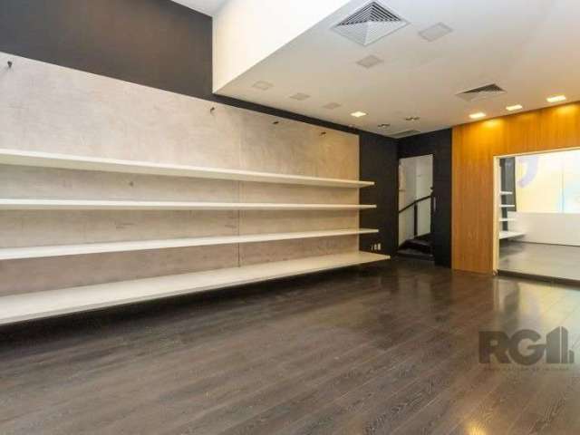 Excelente loja com cerca 64m² (43m² térreo + 21m² mezanino), piso cerâmico, forro de gesso com luminárias e fachada de vidro no Shopping Paseo, localizado numa das principais avenidas da zona sul de P