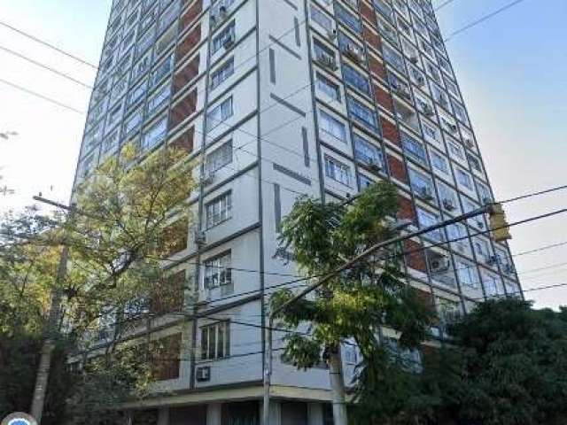 Apartamento com 3 dormitórios e 1 suíte. Living 2 ambientes,  copa cozinha e lavanderia separada. Condomínio com 2 elevadores, 2 salões de festas, terraço panorâmico e excelente localização.