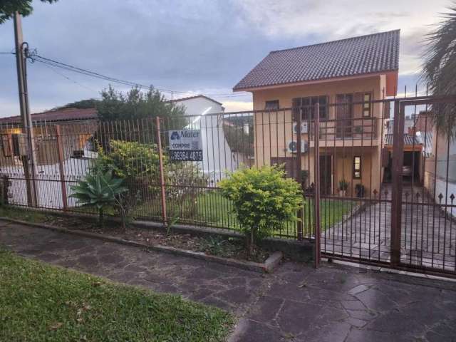 casa com 3 dormitórios sendo 1 suíte, sala de estar e sala de jantar escritório cozinha, lavanderia garagem coberta para 2 carros  e depósito