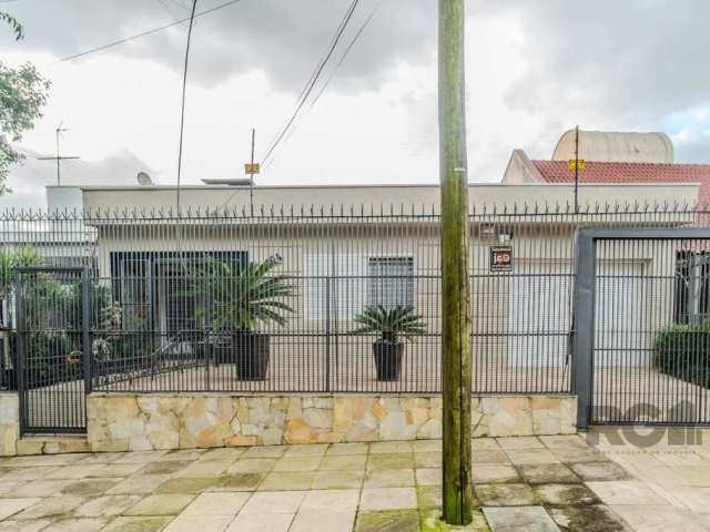 Excelente casa, 03 dormitórios  03 Banheiros,02 Banheiras novas 1 hidromassagem com Regulagem para água quente e 6 jatos,  02 suíte, living 02 ambiente, sala intima, ampla cozinha, área intima e socia