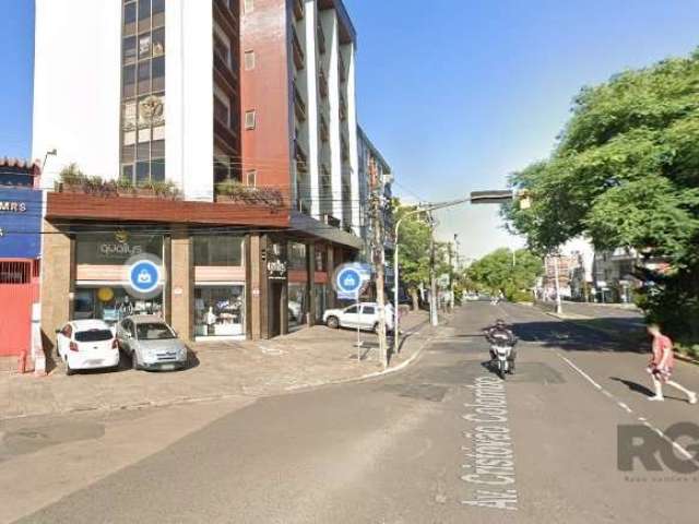 Ótimo investimento&lt;BR&gt;CONFIRA&lt;BR&gt;Vende LOJÂO (ja possui PPCI)  com mezanino e pátio no fundo,&lt;BR&gt;Bairro Floresta, quase em frente Igreja (paróquia) São Pedro&lt;BR&gt;E corpo de Bomb