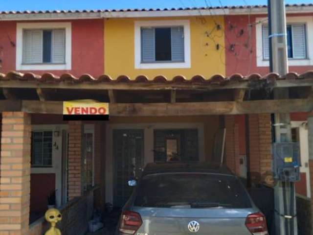 Excelente sobrado 2 dormitórios, sala de estar, banheiro social, cozinha, área de serviço, pátio, garagem coberta. &lt;BR&gt;&lt;BR&gt;Condomínio com portaria 24 H, salão de festa com churrasqueira, p