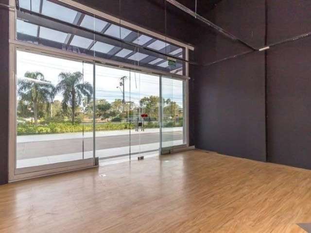 Loja com cerca de 40m², piso laminado e fachada de vidro, junto Trend Mall Boutique. Empreendimento elegante e moderno, sendo uma excelente opção para toda a região, com acesso facilitado, estacioname