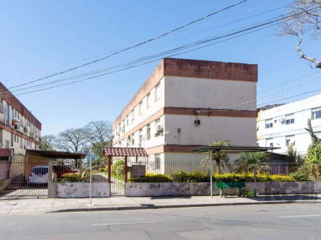 Apartamento 3 dormitórios, com 81,23m2 de área privativa, ensolarado, 1 vaga de garagem coberta. Prédio pequeno de 3 pavimentos, sendo 4 unidades por andar, com gradil, interfone, de baixo custo condo