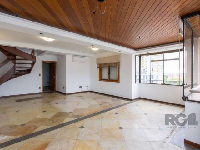 Cobertura com 03 três dormitórios na Av.Ganzo ,bairro Menino Deus em Porto Alegre / RS. Mede 262 m² privativos. Conservação impecável. Vista belíssima do Guaíba. Terraço com deck e piscina, churrasque