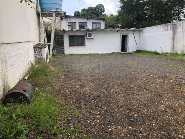 EXCELENTE PONTO COMERCIAL | CAIRU QUASE ESQUINA CEARÁ&lt;BR&gt;&lt;BR&gt;Terreno com casa comercial nos fundos cerca de 366m² com 11,10 x 33,00, próximo a Ceará, excelente ponto comercial.&lt;BR&gt;&l