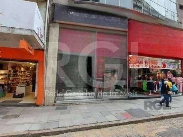 Excelente Loja Comercial, para locação no Centro de Porto Alegre, com aproximadamente 250m² de área privativa, Sala comercial com 250m², andar térreo, piso cerâmico e  banheiros. Prédio com portaria e