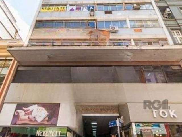 Excelente conjunto comercial para locação no Centro Histórico, com aproximadamente 68m² de área privativa, piso cerâmico, 01 banheiro. Condomínio com portaria 24H, nas proximidades de bancos, restaura