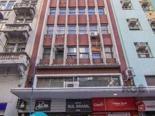 Conjunto comercial para locação no Centro de Porto Alegre, com aproximadamente 95 m², 6º andar. Conjunto com amplas janelas, de frente a fundos com ótima ventilação e luminosidade, equipada com piso p