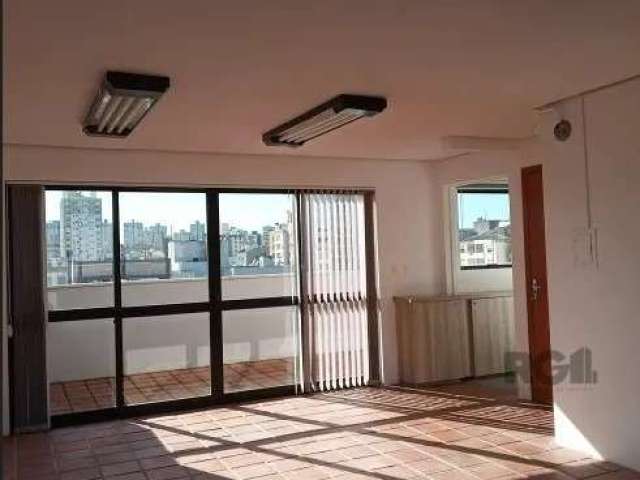 Sala/Conjunto para aluguel com 28 m² Bairro  Petrópolis .&lt;BR&gt;&lt;BR&gt;Excelente sala com  28m², living amplo, sacada, 01 banheiro e porteiro em horário comercial.&lt;BR&gt;&lt;BR&gt;Localizado 