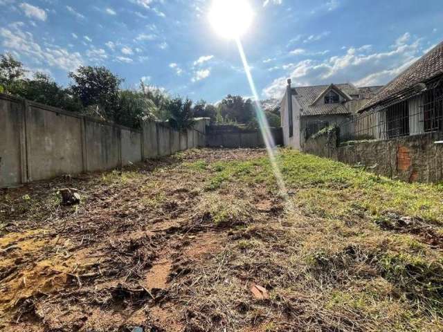 Terreno com aproximadamente 698,70m² (11 x 63,40), localizado na Av. Jacuí, próximo à Rua Upamaroti, Rua Jaguari, ao comércio local e cerca de 5min do Barr Shopping Sul e orla do Guaíba.&lt;BR&gt;&lt;