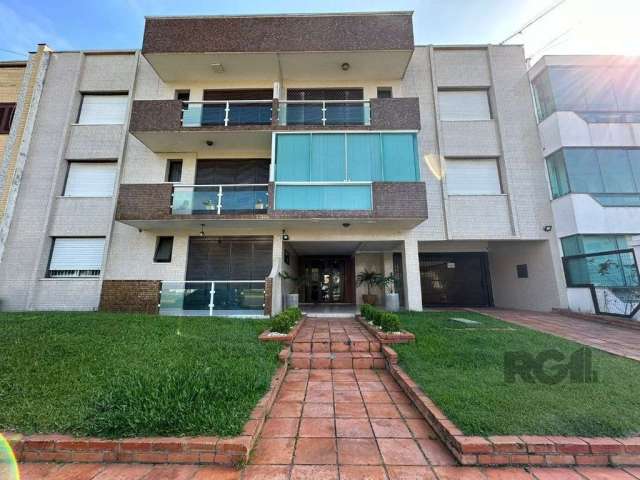 Edifícios muito bem localizado , apartamento reformado , com 2 dormitorios , sala para 2 ambientes , sacada , cozinha + area de serviços , com armários na cozinha e dormitorios .