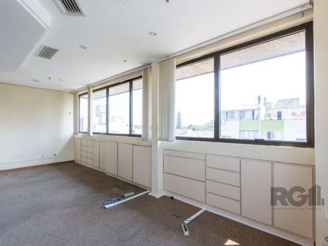 Oportunidade de investir no Centro Profissional Praia do Guaíba, localização privilegiada no Menino Deus, Porto Alegre. Este conjunto/sala de 52,14 m² é ideal para quem busca um espaço funcional e bem