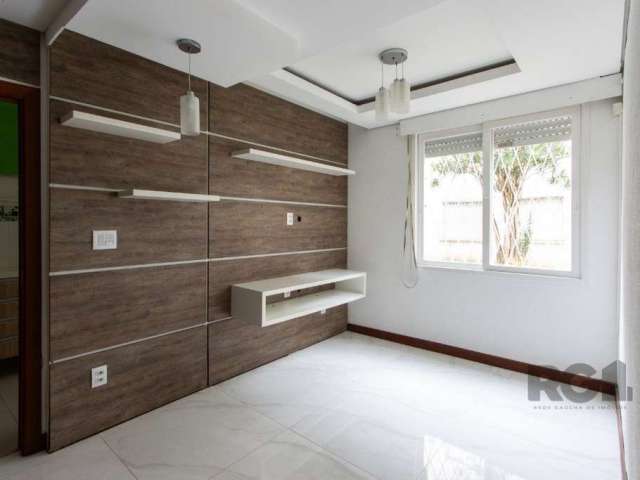 Lindo apartamento 2  dormitórios, cozinha com móveis planejados, living, banheiro social, semi mobiliado e totalmente reformado. Excelente localização, próximo a todos os recursos do bairro e com fáci