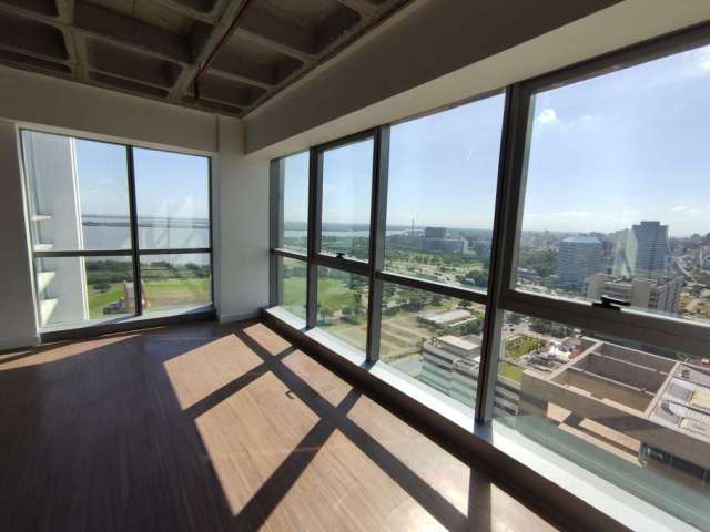 Sala no TREND CORPORATE andar muito alto, com sol e linda vista definida do melhor cartão postal de Porto Alegre! São 135m2 privativos em planta aberta para moldar a sua necessidade, 3 vagas de garage