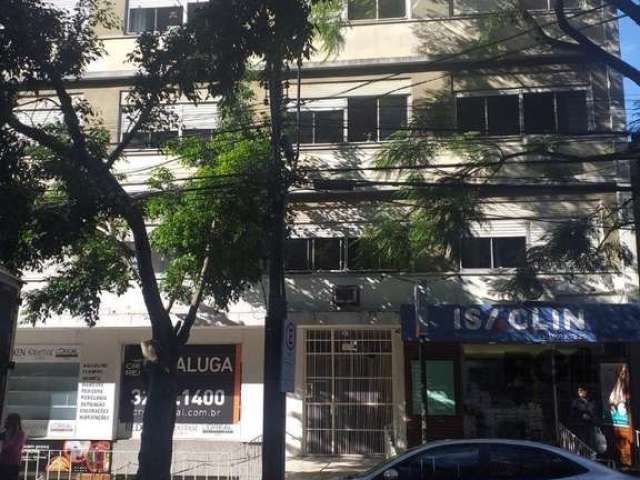 Apartamento para locação no bairro Moinhos de Vento, com aproximadamente 78m² de área privativa, piso parquet, 02 dormitórios, living 02 ambientes, cozinha com pia e armário, área de serviço com tanqu