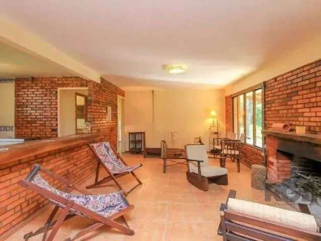 Casa a venda em Belém Novo - Zona Sul de Porto Alegre, 3 quartos. 5.000m², podendo até 3 vagas.&lt;BR&gt;Área do Terreno: 5.000m² de natureza e tranquilidade&lt;BR&gt;Casa Térrea com amplo living e la