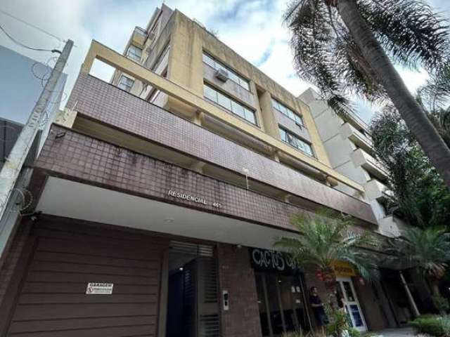 Apartamento a venda no Bairro Auxiliadora com 51m² de área privativa, 1 dormitório, 1 vaga coberta, amplo living com sacada integrada e churrasqueira. Na rua Felipe Neri com Silva Jardim, próximo a Av