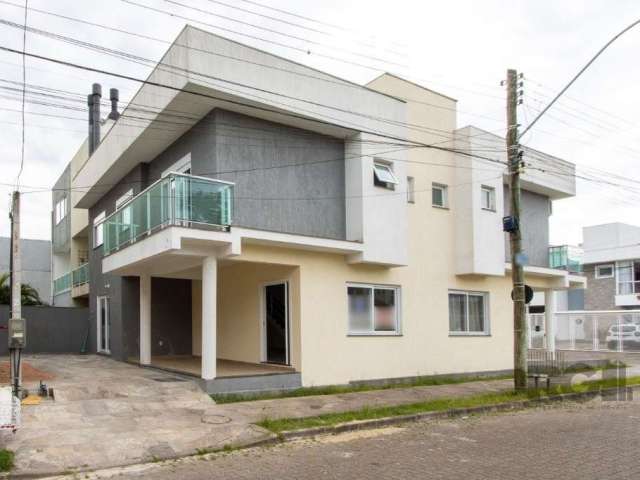 Casa residencial para locação no bairro Hipica no loteamento Jadins do Prado, com aproximadamente 126m² de área privativa, piso porcelanato, 03 dormitórios sendo 01 suíte com sacada, living 02 ambient