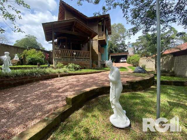 Sítio á venda em Porto Alegre/RS | Imóvel localizado no bairro Lageado, lugar alto sem risco de alagamentos. Casa com sala, cozinha ampla com pé direito alto, 2 dormitórios sendo suítes, 3 banheiros, 