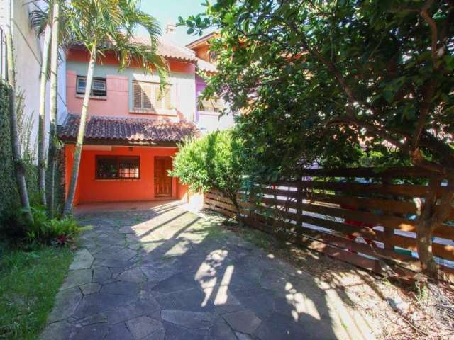 Casa com 3 Dormitórios (1 Suíte) no Jardim Isabel - Zona Sul de Porto Alegre&lt;BR&gt;&lt;BR&gt;Belíssima casa com aproximadamente 160m², localizada no charmoso bairro Jardim Isabel, na zona sul de Po