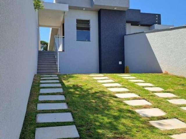 Casa com 2 suítes 3 vagas edícula e espaço para piscina - Jardim dos Pinheiros - Atibaia