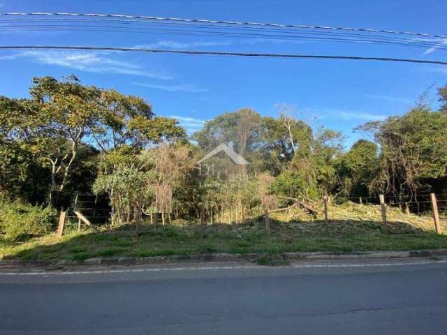 Terreno próximo a região do Pouso Livre, vista permanente para a Pedra Grande, serve construção residencial e ou comercial.