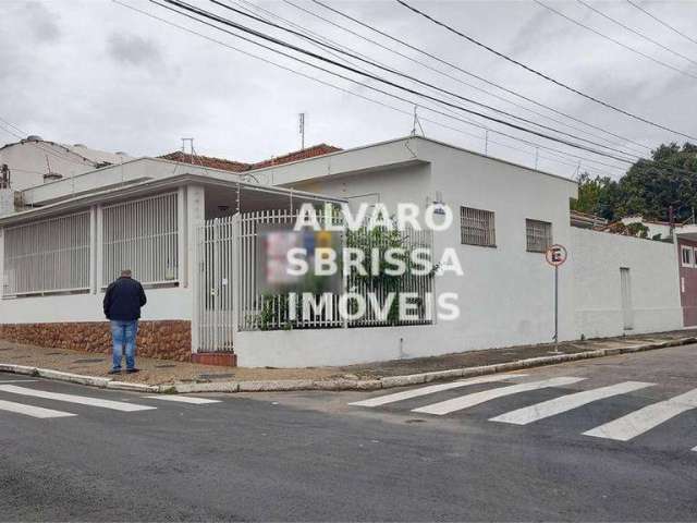 Casa no centro de Itu, bem localizada, residencial ou comercial. Sala, sala de jantar, cozinha, escritório, 3 dormitórios sendo 1 suíte 292m² p venda