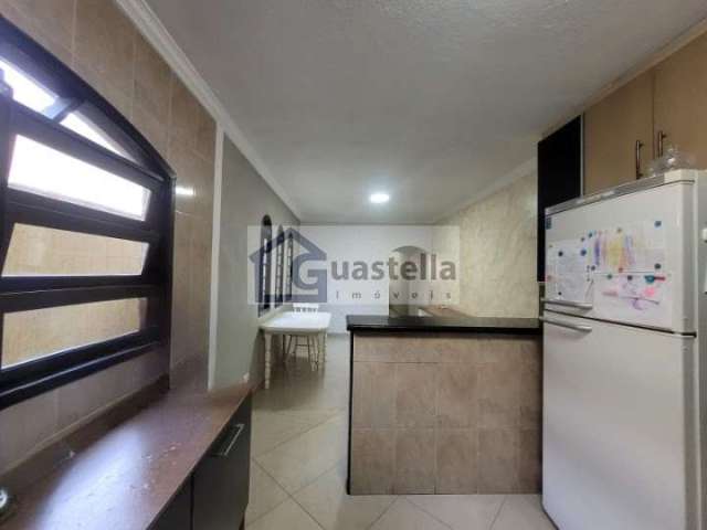 Casa sobrado amplo com 4 dormitórios, 1 suíte e 4 banheiros em Jardim Andrea Demarchi - São Bernardo do Campo. Área útil de 255m² por R$ 660.000 para venda. Encontre seu lar perfeito agora!