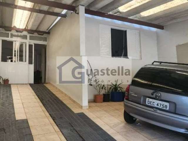 Casa térrea em Batistini - São Bernardo do Campo com 289m², 2 dormitórios e 2 banheiros por R$385.000, Com Edícula!!!