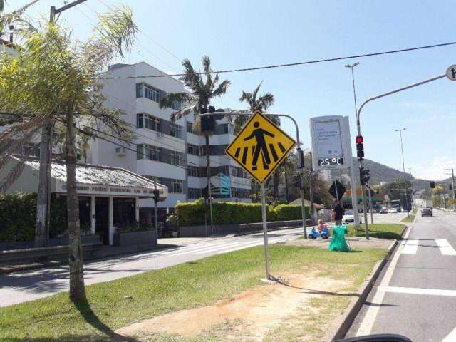 Cobertura Duplex à Venda, Reformada e Finamente Mobiliada no Itacorubi, Florianópolis !!