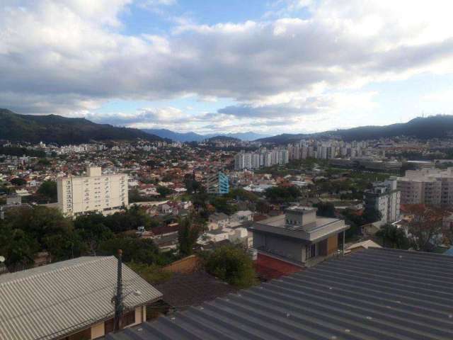 Excelente casa no Bairro Itacorubi