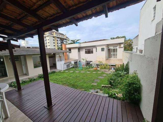 Casa à Venda Muito Bem Localizada no Bairro Trindade, Florinanópolis !!