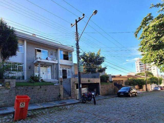 Casa à Venda Muito Bem Localizada no Bairro Trindade, Florinanópolis !!